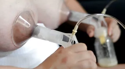 ลาติน่าขอเซ็กส์แบบหยาบโดยจบลงด้วยหีเนียน ดู วีดีโอ โป้