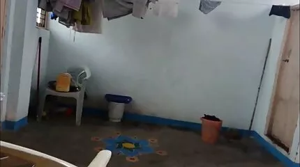 ผมสีน้ำตาลน่ารักถอดกางเกงในแล้วลูบไล้อย่างเผ็ดร้อน คลิป วี ดี โป้