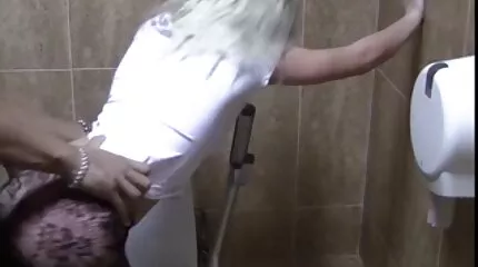 สามี fucks ครูสอนโยคะในทุกรูในขณะที่ภรรยาทำสมาธิ วิ ดิ โอ โป๊