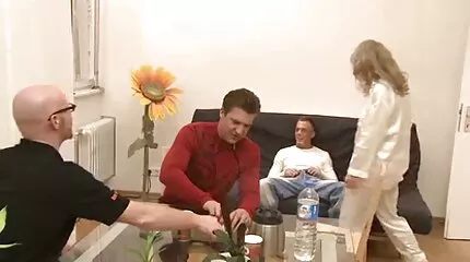 coquette titted fucks อย่างมีประสิทธิภาพกับสุภาพบุรุษที่มาเยี่ยม วีดีโอ โป๊ ๆ